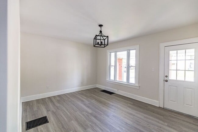 Building Photo - 2876 Indianola Ave