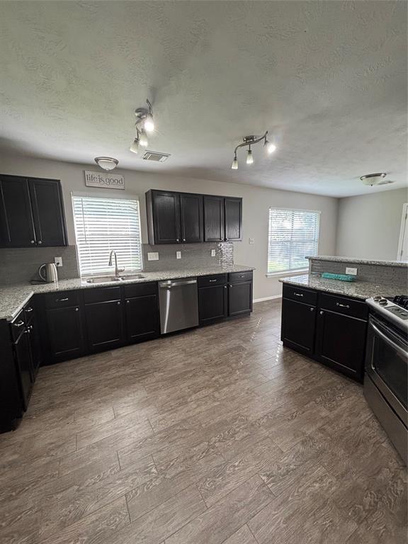 Building Photo - 1702 Oak Ridge Dr