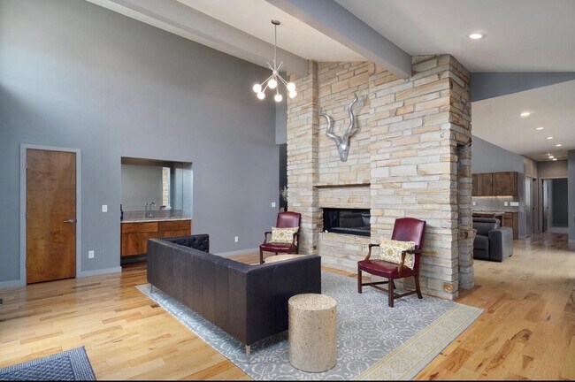 Building Photo - 3942 E Rosebrier St
