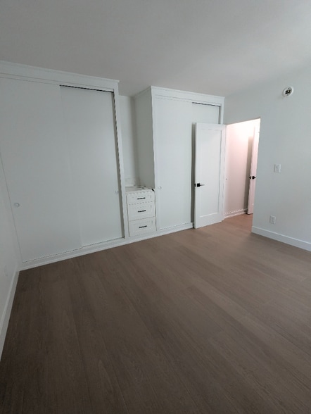 Building Photo - 11030 Moorpark St