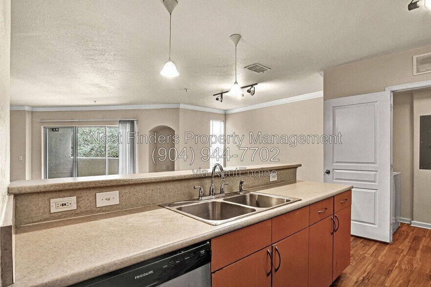 Building Photo - 8290 Gate Pkwy W