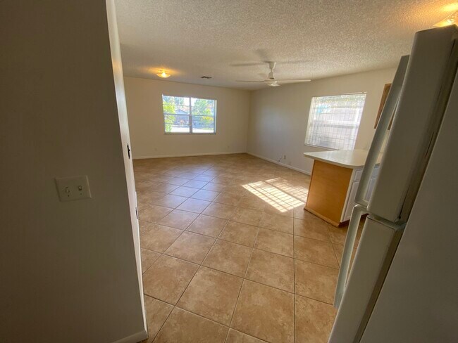 Building Photo - 1104 NE 3rd Ave