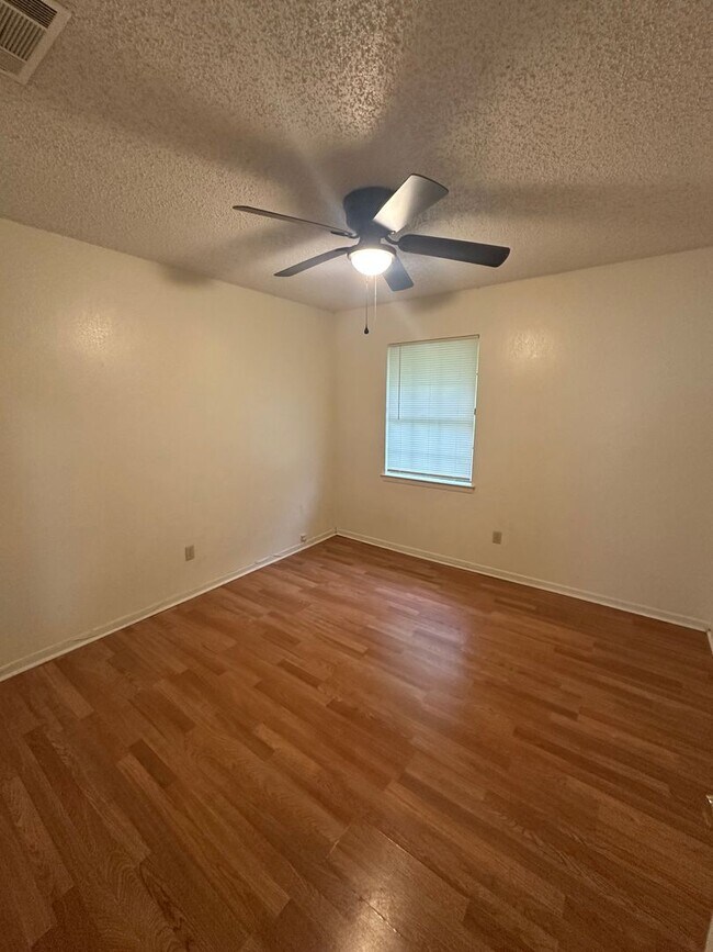 Building Photo - 3804 Charolais Dr
