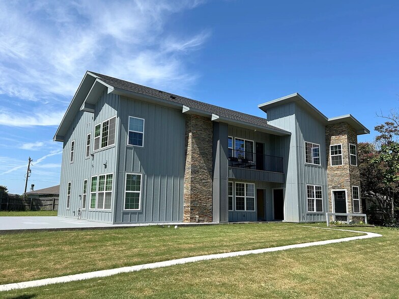 Building Photo - Room in Duplex on N Shore Dr