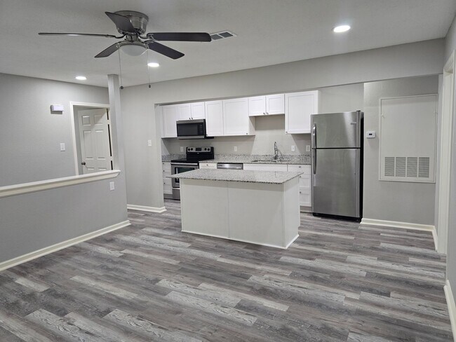 Building Photo - 205 Winter Park
