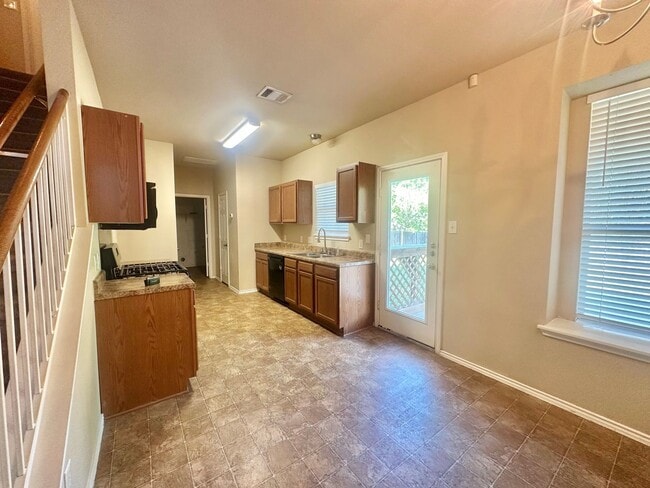 Building Photo - 4 BED 3 BATH IN ROUND ROCK TX
