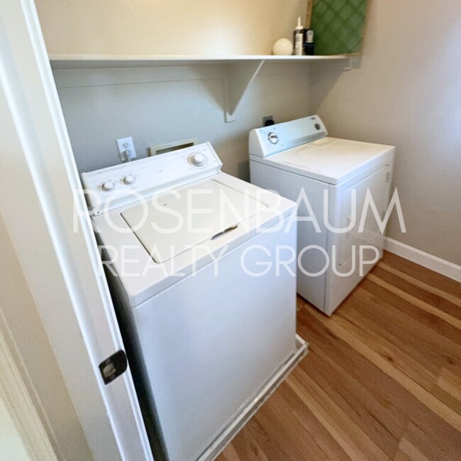 Building Photo - Gorgeous 5-bedrooms, 2.5-baths home in the...
