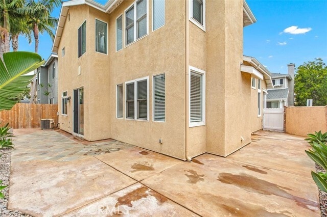 Building Photo - 2545 Santa Ana Ave