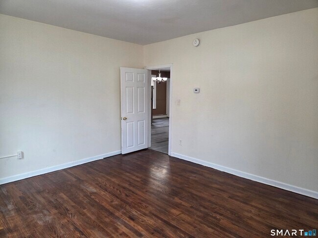 Building Photo - 3 Botsford St