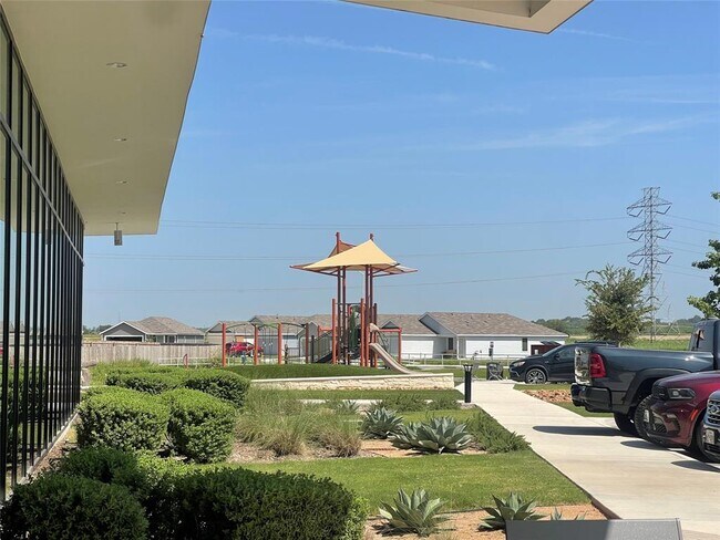 Building Photo - 245 Pastar Fls
