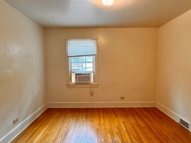 Building Photo - 1505 Broad Ave