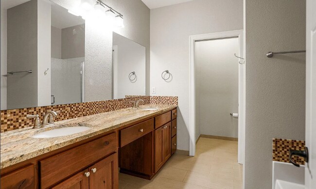 Building Photo - Beautiful and Spacious Single Family Condo...