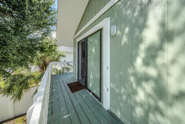 Building Photo - 555 S Gulf Dr