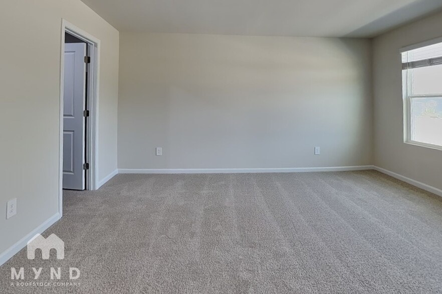 Building Photo - 3512 Rosebush Dr