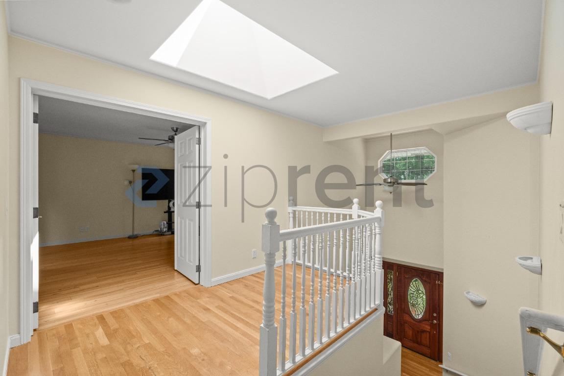 Building Photo - Unit