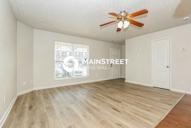 Building Photo - 3 Bedroom Pet-Friendly Home in La Vergne, TN with Main Street Renewal