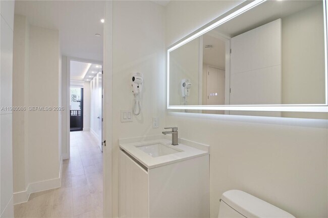 Building Photo - 151 Crandon Blvd