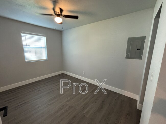 Building Photo - 309 Park St