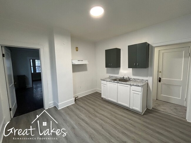 Building Photo - 3827 Trowbridge St