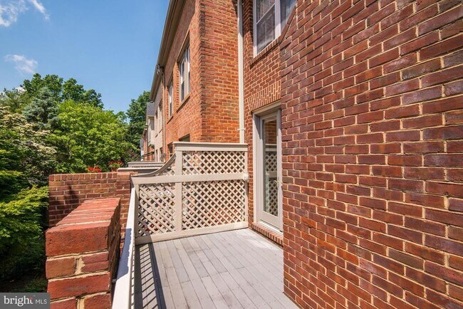 Building Photo - 4004 Highwood Ct NW