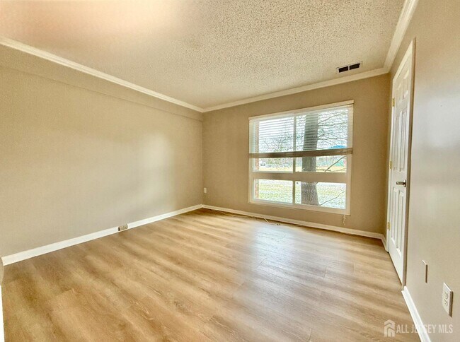 Building Photo - 256 Willowbrook Dr