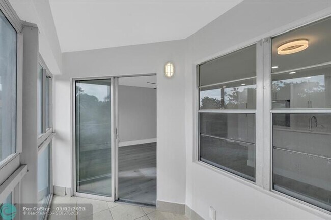 Building Photo - 12600 SW 5th Ct