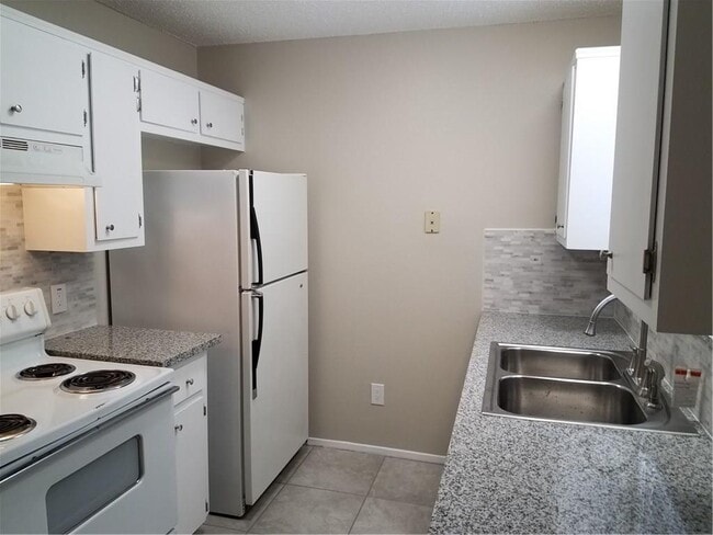 Primary Photo - 107 Owen Cir