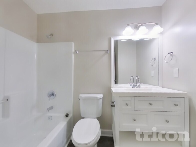 Building Photo - 2211 Ashton Dr