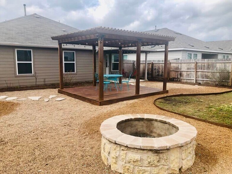 Building Photo - 448 Mallow Dr