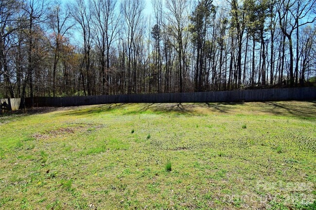 Building Photo - 614 Meadowbrook Dr