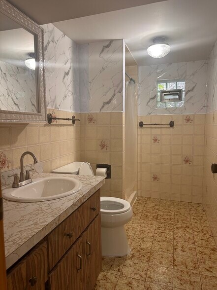 Basement - Full Bathroom - 3935 N Odell Ave