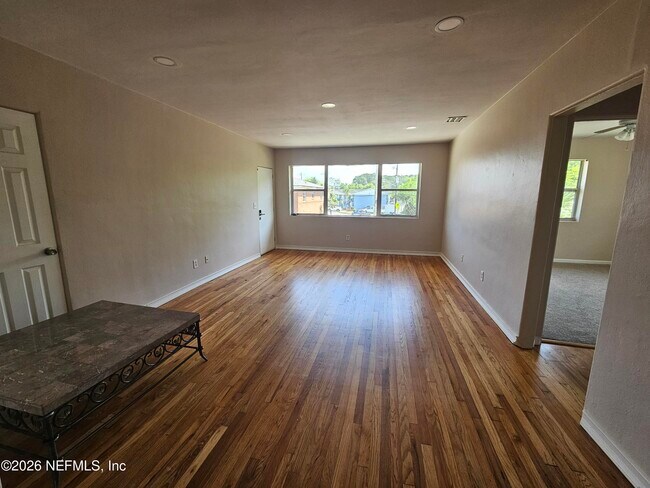 Building Photo - 3005 Walton St