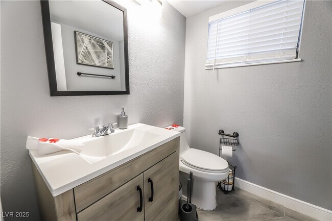 Building Photo - 5301 Opuntia St