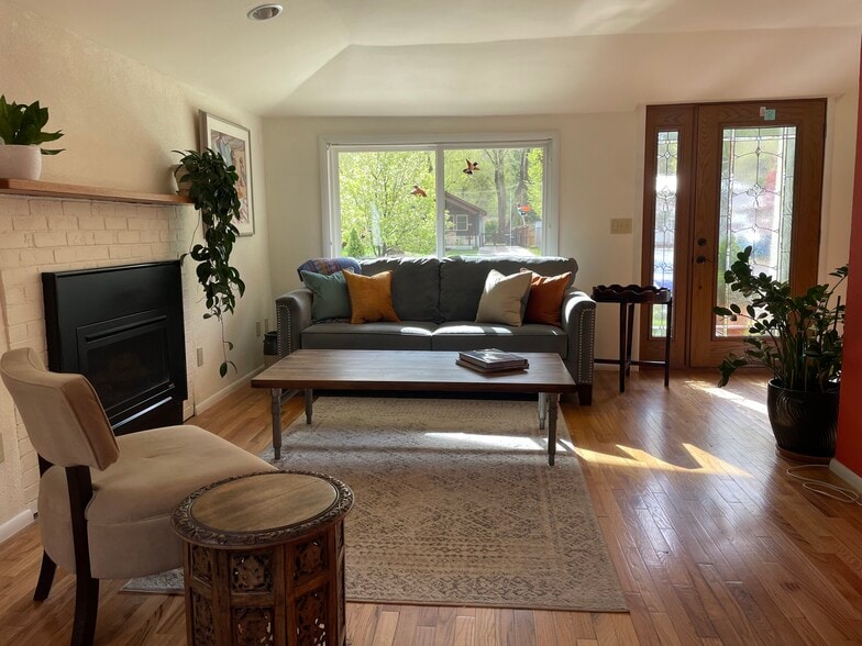 Living Room - 2905 E 5th Ave
