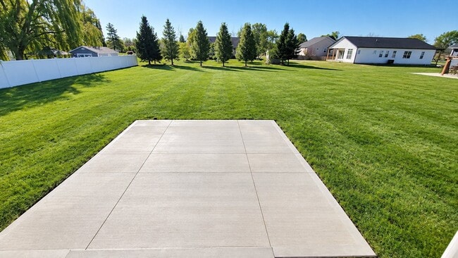 Building Photo - 405 Sugar Maple Ln