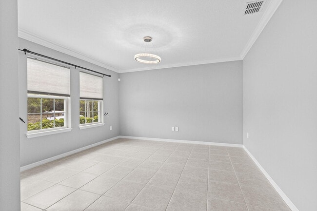 Building Photo - 681 SW Millard Dr