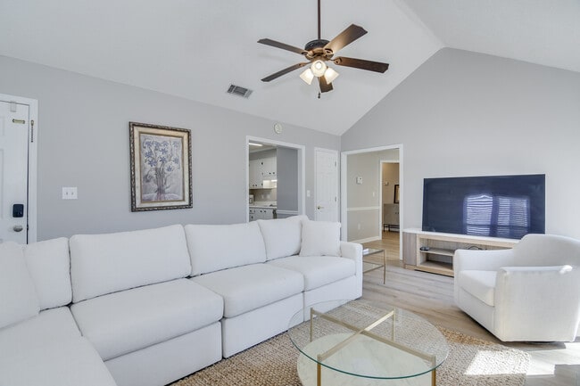 Building Photo - 662 Tara Ln