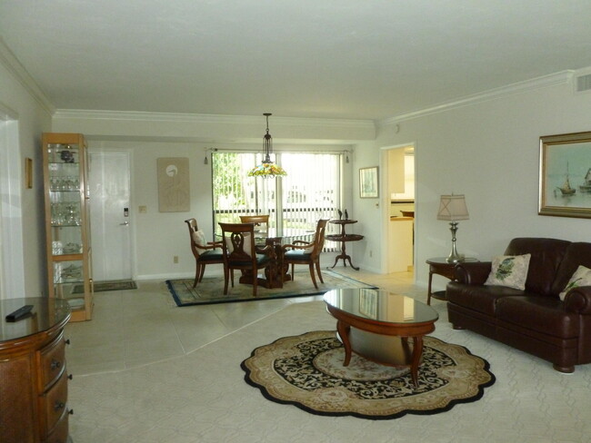 Building Photo - 3 SE Turtle Creek Dr