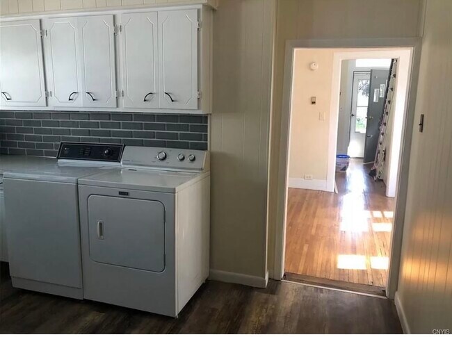 Building Photo - 64 Ontario St