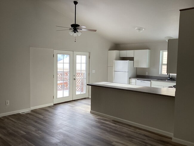 Building Photo - Newly Remodeled 3 Bedroom House in Belgrade