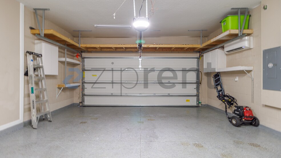 Building Photo - 1709 Hilltop Dr