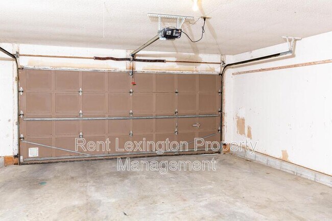 Building Photo - 4661 Saron Dr