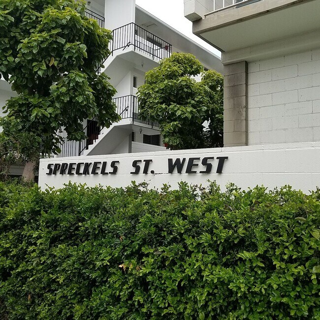 Building Photo - Available on 10/01/25, 660 sq ft, 2 Bedroo...
