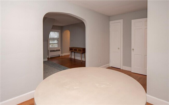 Building Photo - 118 Ruggles Ave