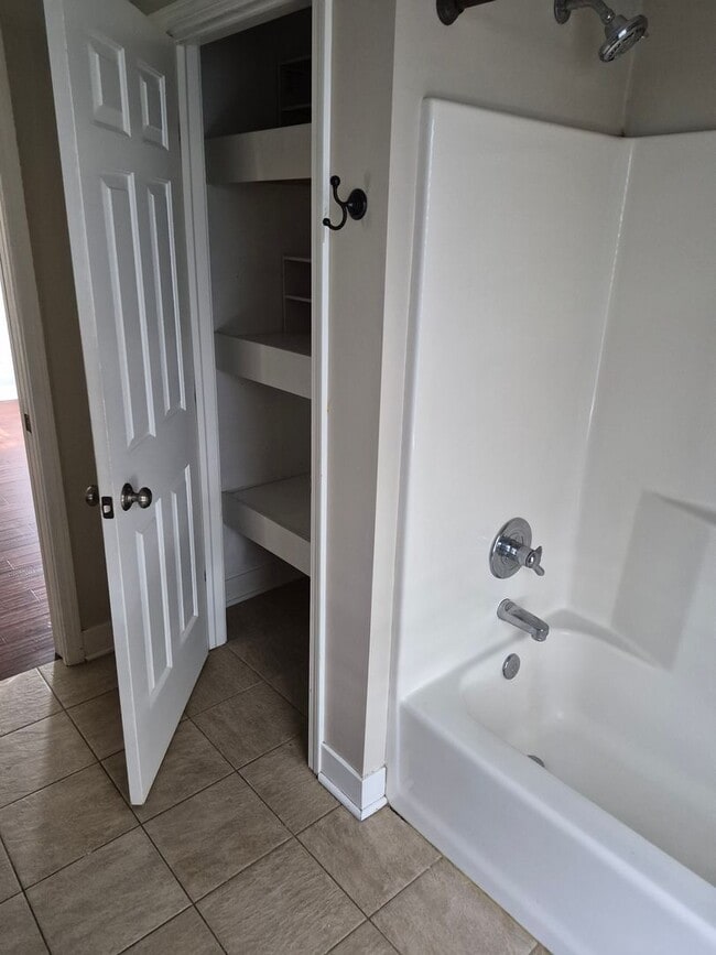 Building Photo - 79 Rogue River View Dr NE