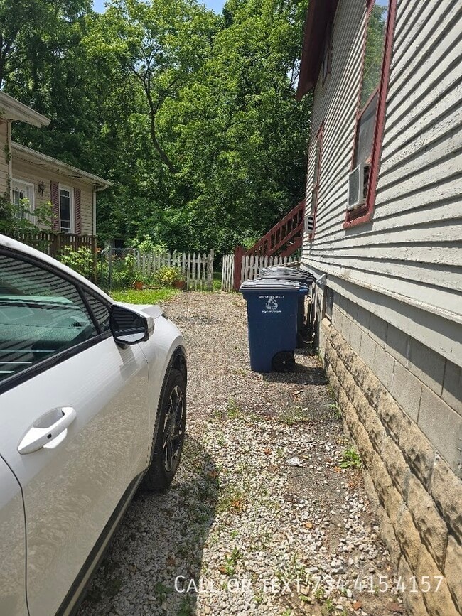 Building Photo - 110 E Summit-