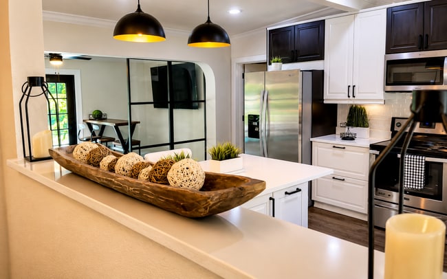 Building Photo - FURNISHED Beautiful Pool Home x Rent in Winter Park Close to Rollins College !