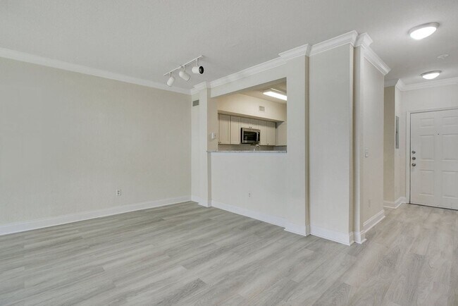 Building Photo - 202 E South St