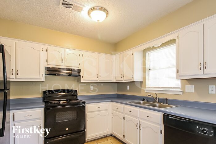 Building Photo - 4622 Crestfield Rd