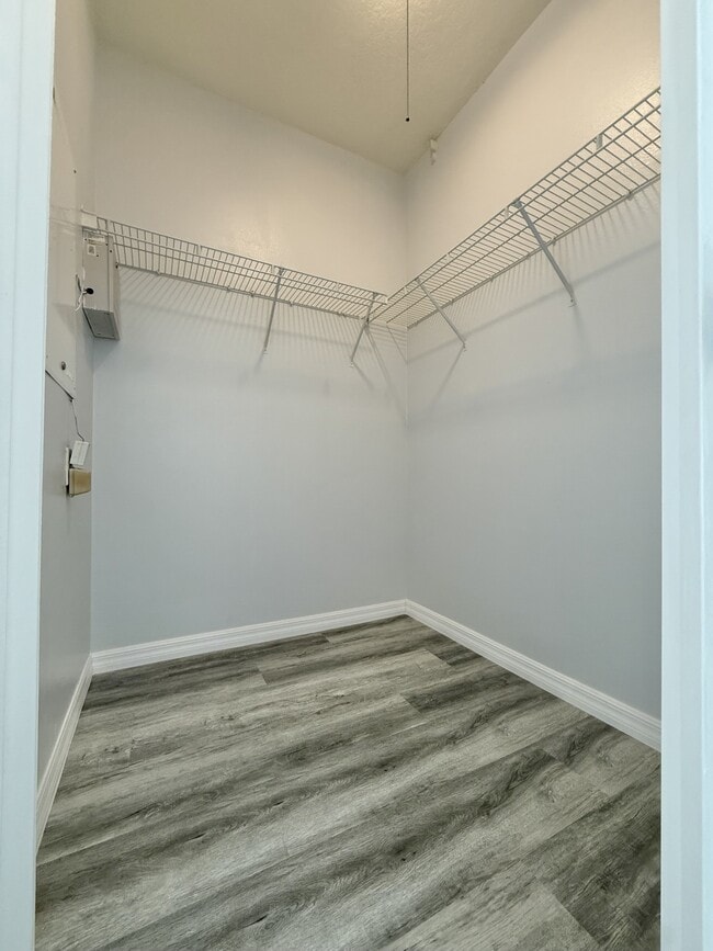 Building Photo - 14226 Fredricksburg Dr